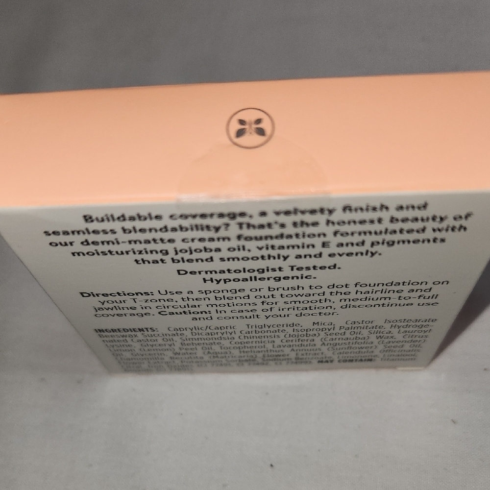 Flawless Brown Foundation for Natural Makeup Finish - Picture 6 of 8